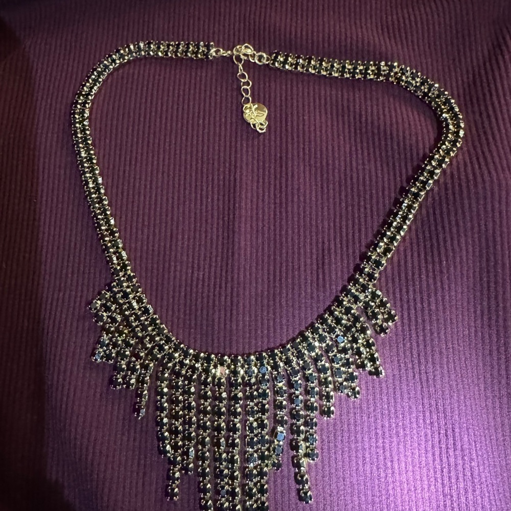 Elegant Black and Gold Necklace